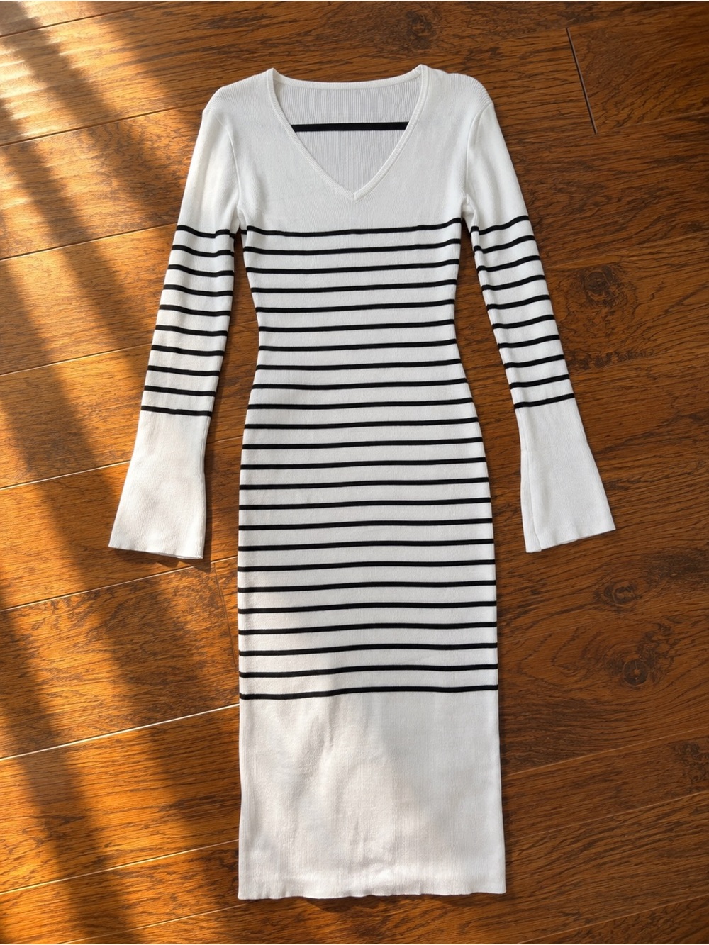 Women's White and Black Striped Long Sleeve Midi Dress Sz L NWT